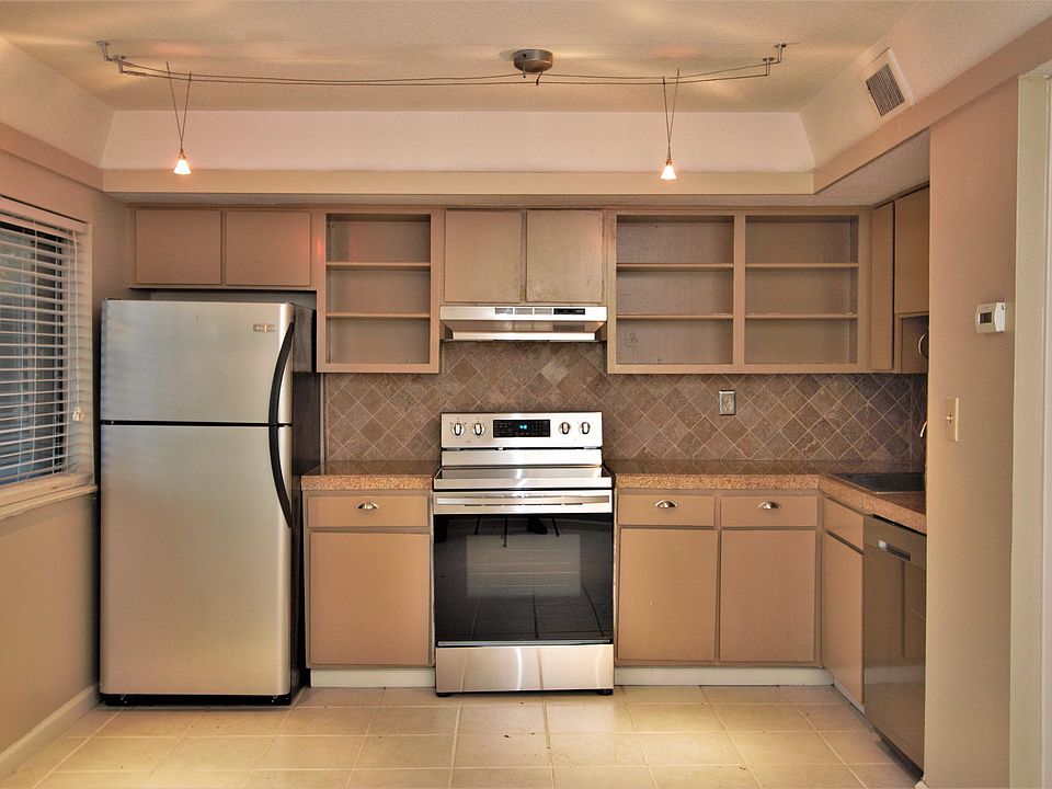 1st image of 6571 Poplar Woods Cir S APT 6