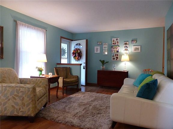 4th image of 3910 Greenway Dr #10
