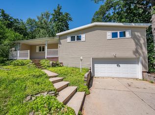 2730 Oakwood Dr, Green Bay, WI 54304