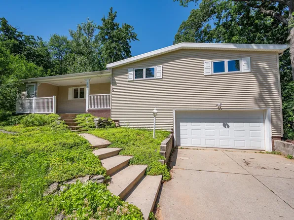 2730 Oakwood Dr, Green Bay, WI 54304