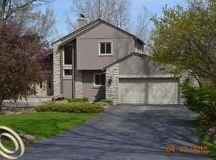 4613 Canyon Oaks Dr, Brighton, MI 48114