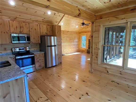 4th image of 749 Hidden Lake Dr