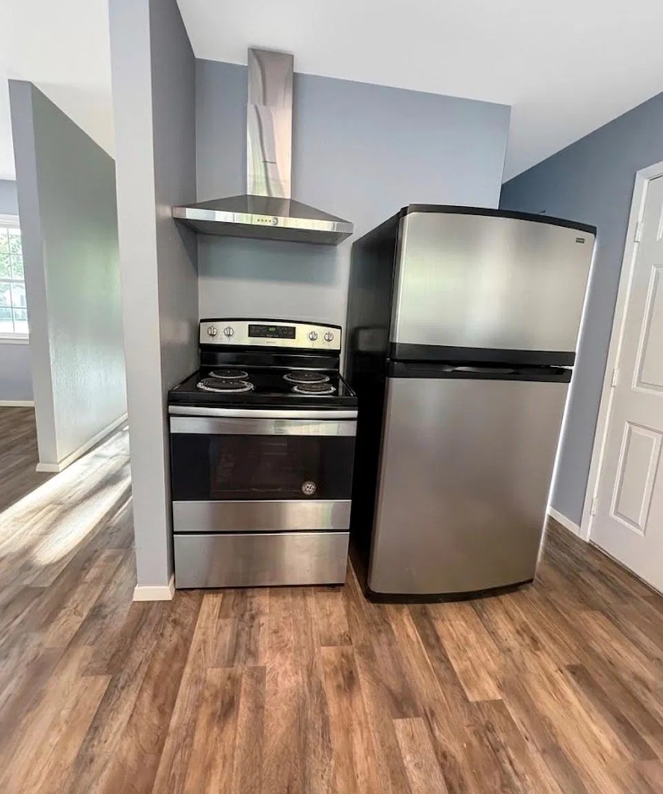 621 W 9th St — photo 15