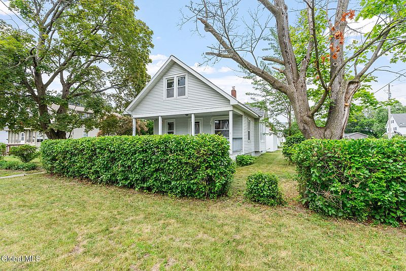 3rd image of 2703 Augustine Avenue