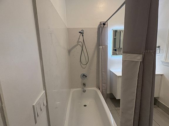 3rd image of 121 1/2 Duboce Ave #121-1/2