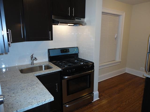 1st image of 514 W Cornelia Ave #1L