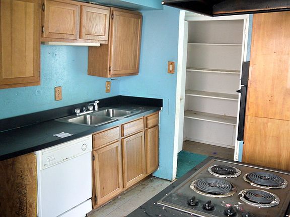 3rd image of 447 Southport Dr