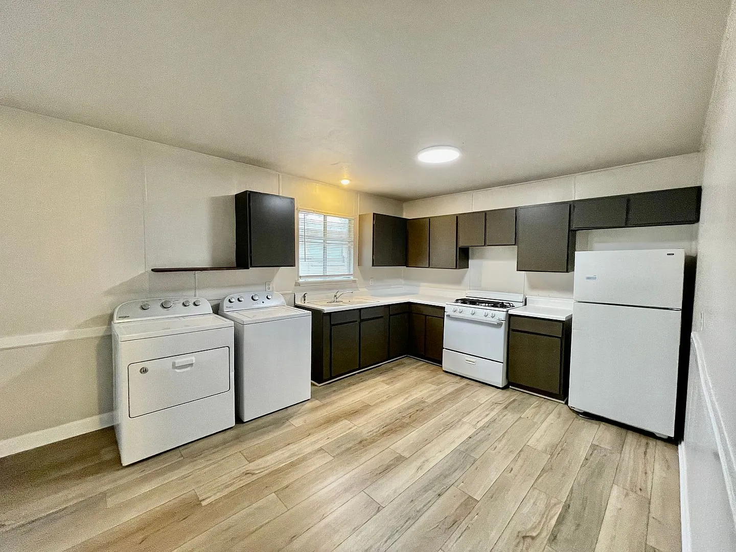 2 Bedroom / 1 Bathroom Duplex Unit with Washer/Dryer connections — Photo 1