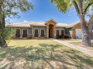 206 S 6th St, Woodsboro, TX 78393