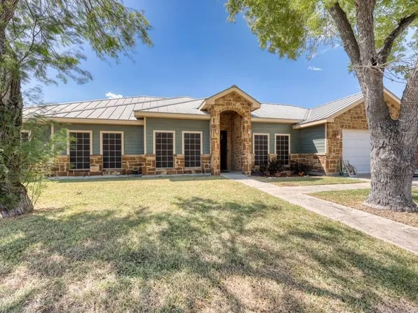206 S 6th St, Woodsboro, TX 78393