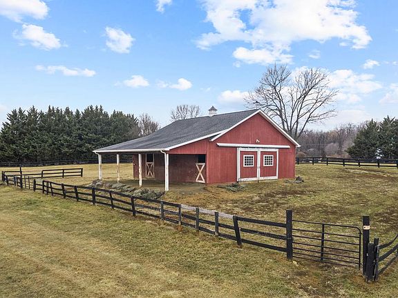 3rd image of 240 Glendobbin Rd