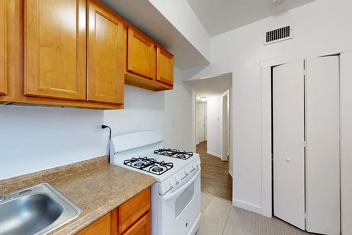 925 East 46th Street — Photo 13