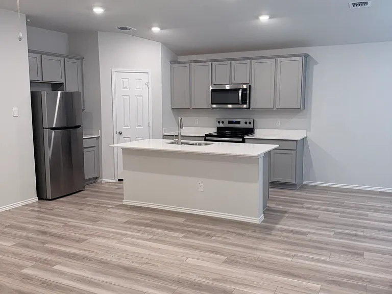 7300 Veronica Ct — Photo 4