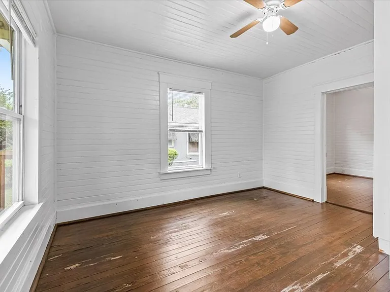 762 E Waldburg St — Photo 20