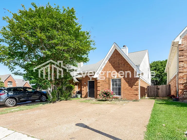 8260 Cedar Chest Dr — Photo 2