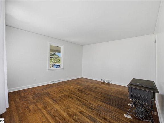 3rd image of 15 Duncan Rd