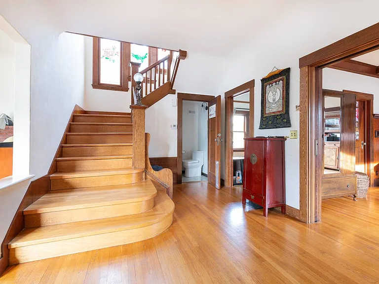 348 Warwick Ave — Photo 5