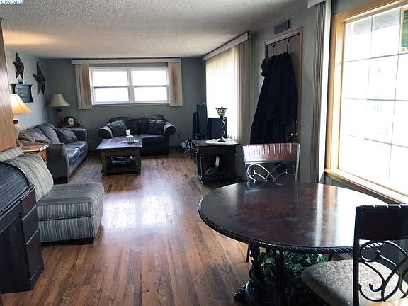4th image of 330 W Lincoln Ave