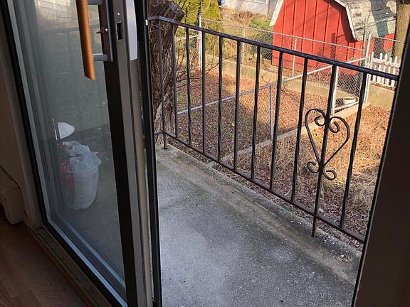 5th image of 379 Bradley Ave