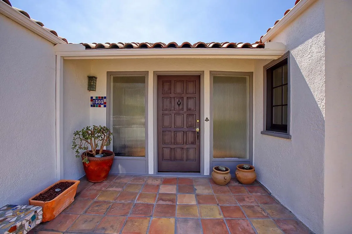 3 bed, 2.0 bath, 1811 sqft, $5,000 — Photo 3