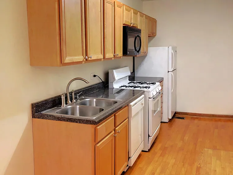 1741 W Potomac Ave #1R — Photo 2