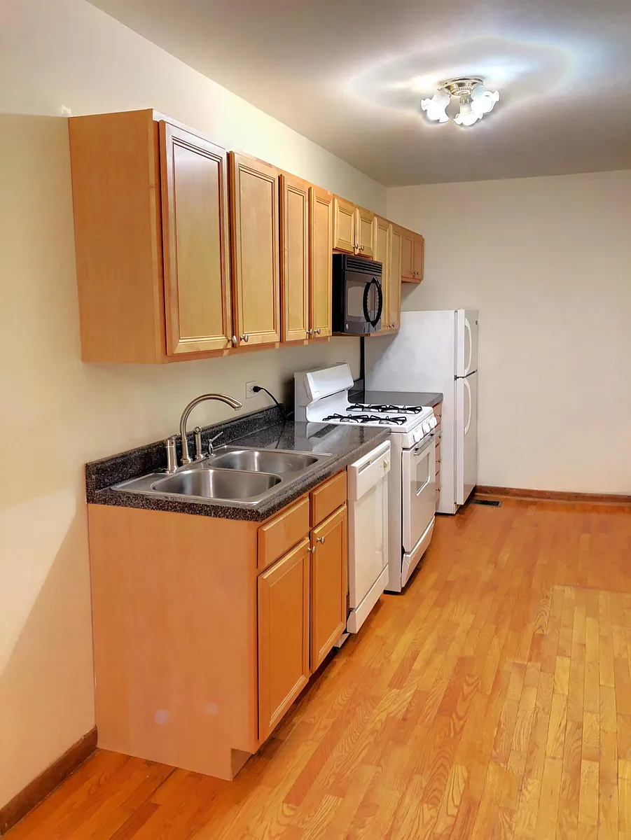 Building Photo - 1741 W Potomac Ave #1R