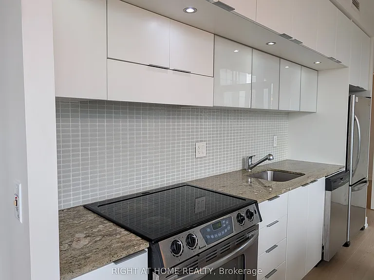 110 Charles St E #2408 — Photo 3