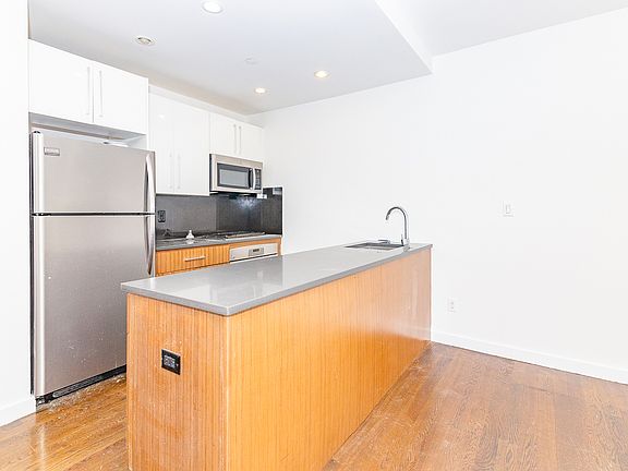 3rd image of 1209 Dekalb Ave APT 116