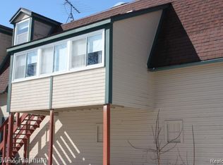 421 Fowler St, Howell, MI 48843