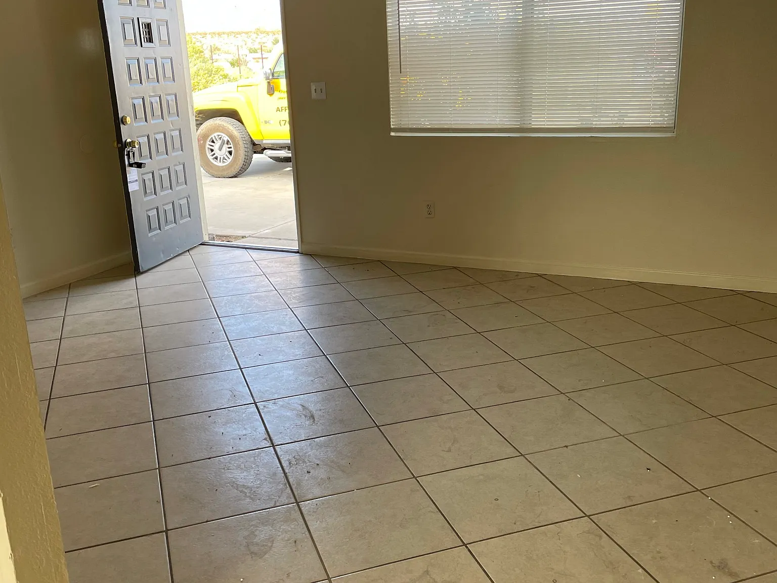 2 bed, 780 sqft, $995 — Photo 2