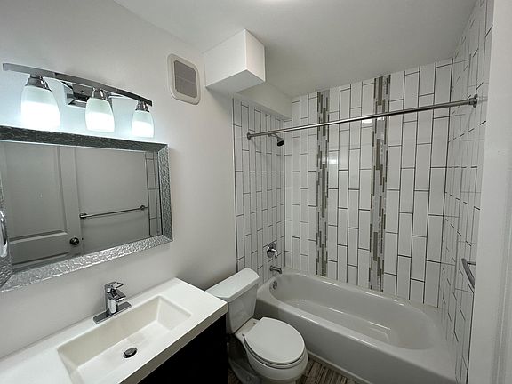4th image of 600 SE 23rd Ave APT 2