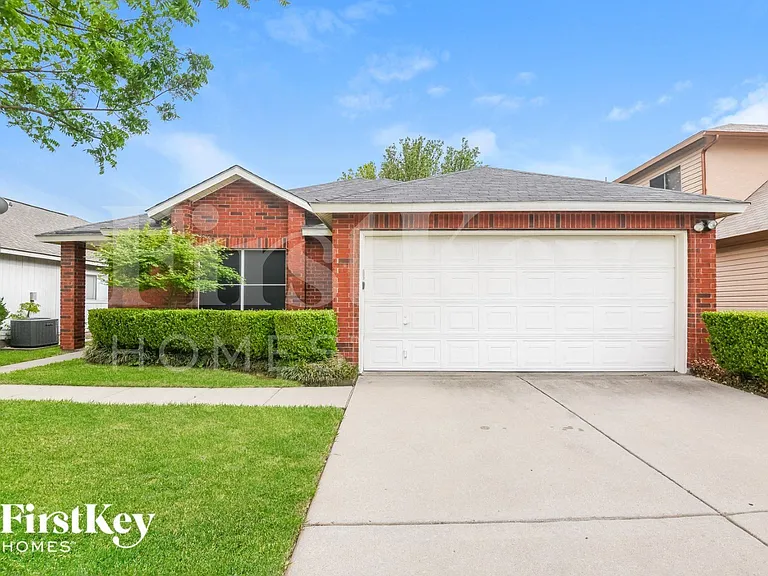 10125 Chapel Hill Ct — Photo 1