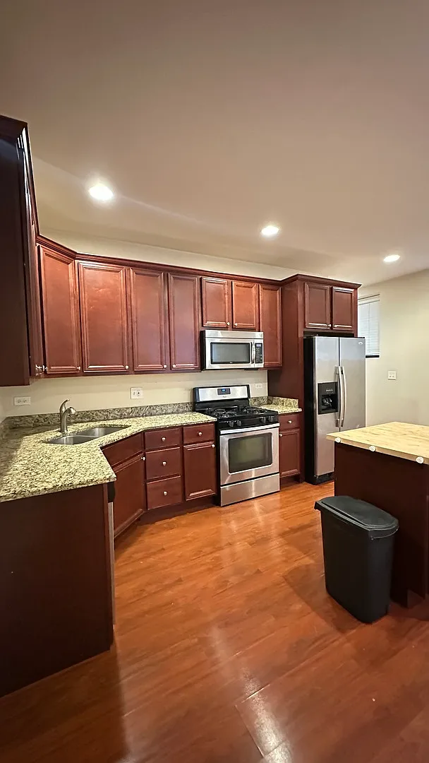 3 bed, 1200 sqft, $2,000 — Photo 4