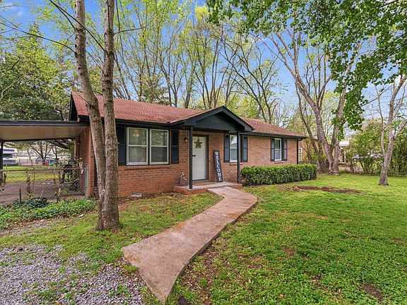 4th image of 208 Camelot Ct