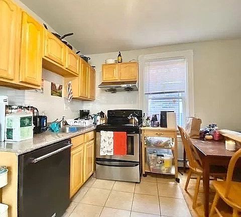 5th image of 5 Warwick St #1