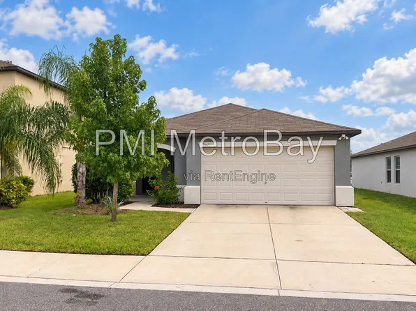 1045 Royal Empress Dr, Ruskin, FL 33570