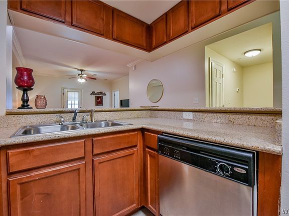 3rd image of 3218 Veterans Memorial Pkwy APT 3103