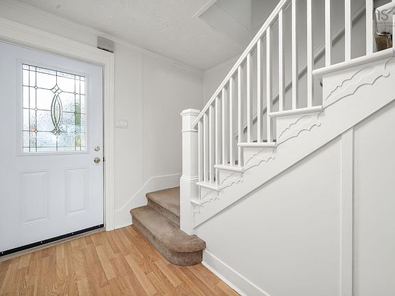 3rd image of 39 Schultz St