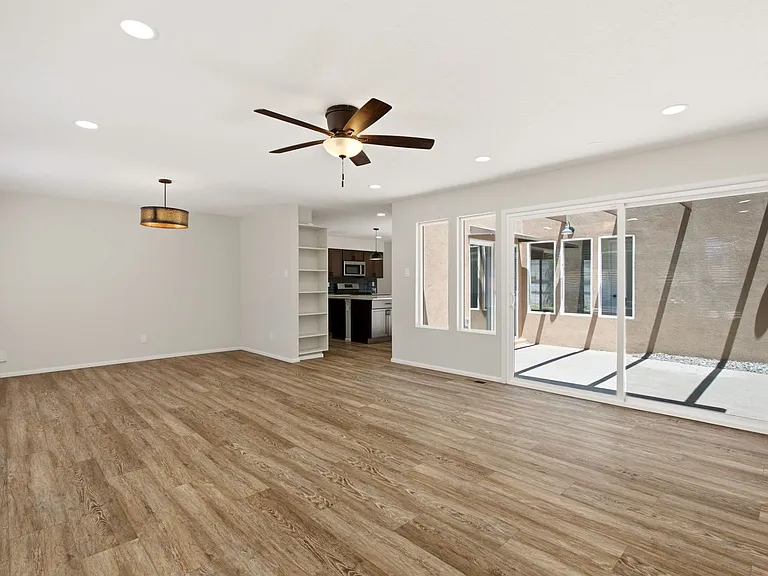 9817 Mary Ellen Pl NE — Photo 10
