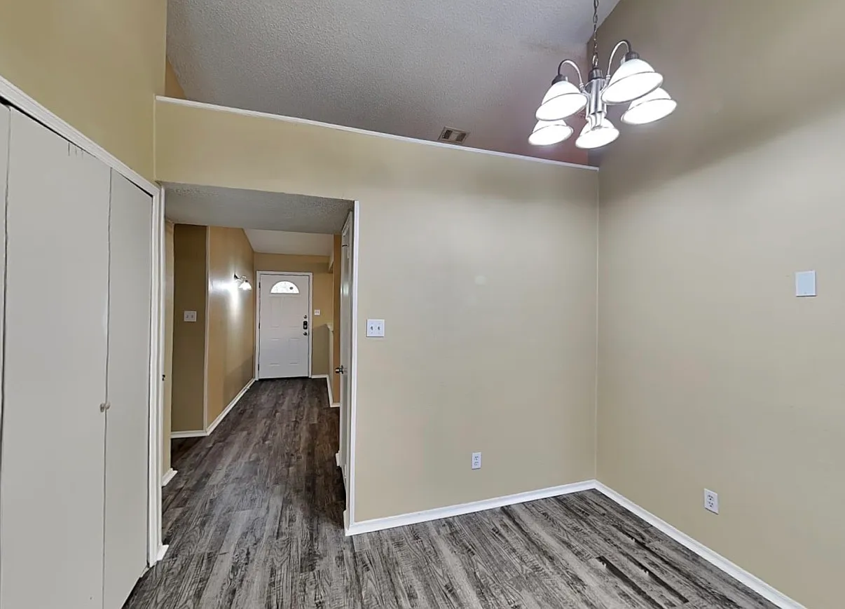 3 bed, 1942 sqft, $1,760 — Photo 3