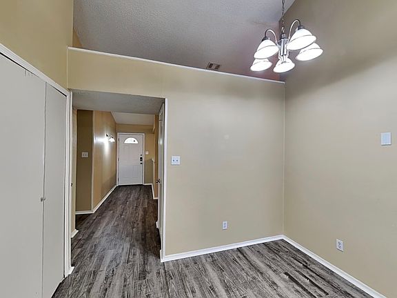3rd image of 529 Shennandoah Dr #529