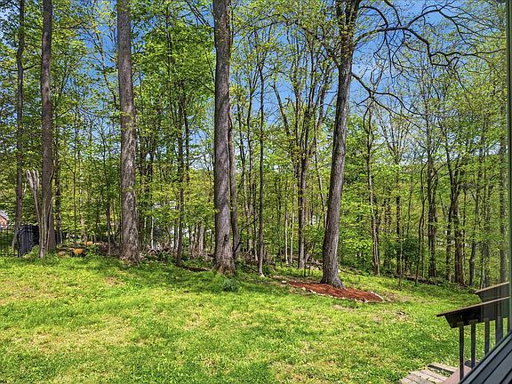4th image of 1020 Deerwood Dr