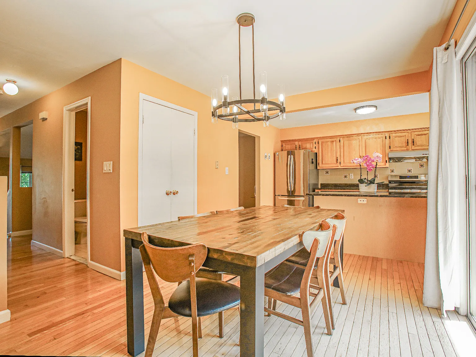3 bed, 2.5 bath, 2150 sqft, $3,600 — Photo 4