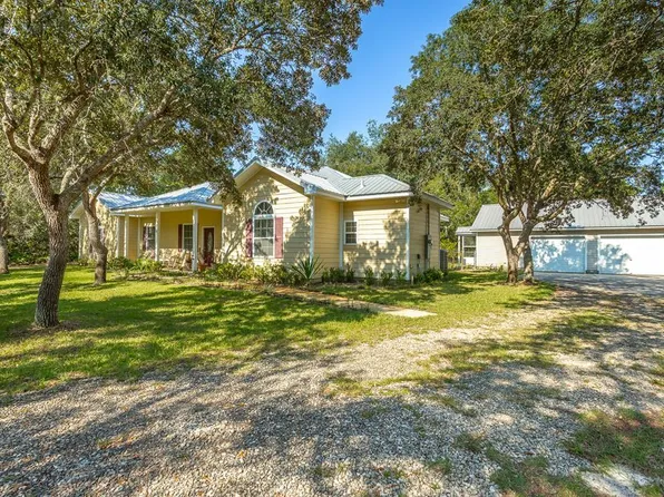 25 Indian Mound Dr, Eastpoint, FL 32328