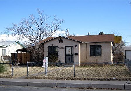 1st image of 716 Alvarado Dr SE