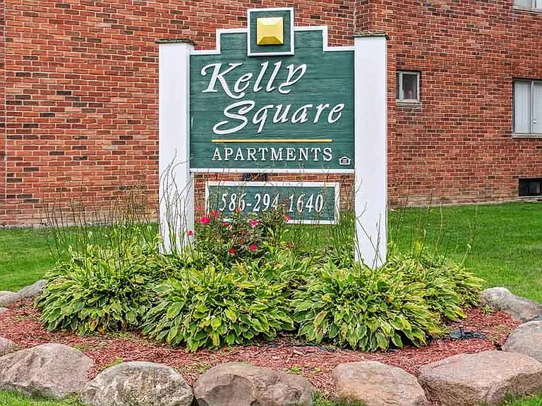 Kelly Square — Photo 52