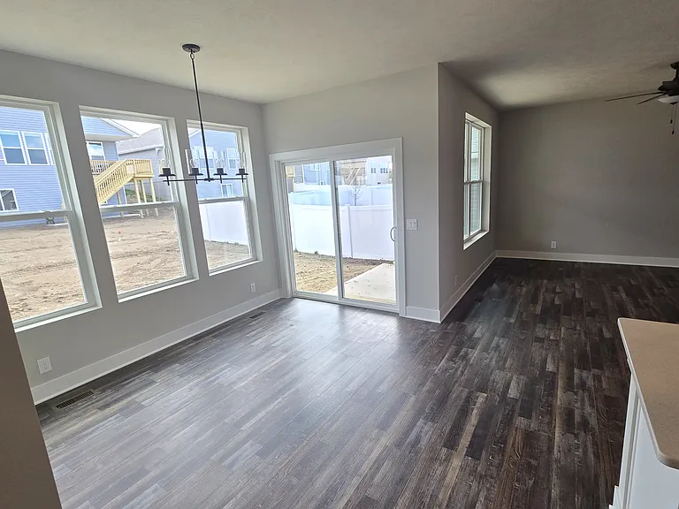 17523 Greenleaf St — Photo 15