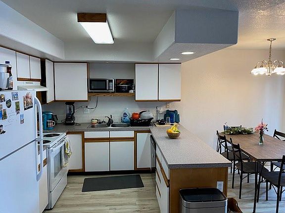 3rd image of 1637 Westbridge Dr Unit C2