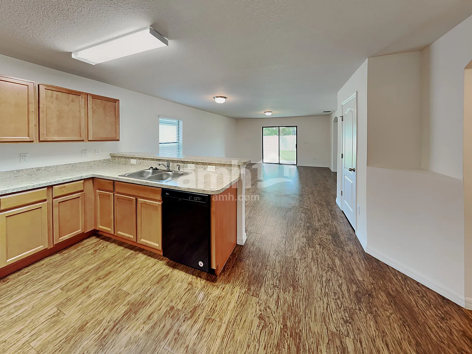 4 bed, 2.0 bath, 1851 sqft, $2,270 — Photo 4