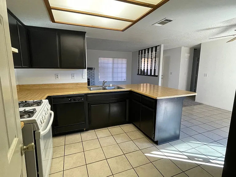 20292 Thunderbird Rd — Photo 17